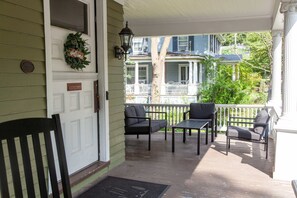 Terrace/patio - Lakeview on Main Pool, Fire Pit and Walkable (Geneva)