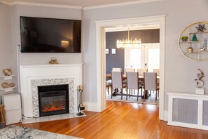 Interior - Lakeview on Main Pool, Fire Pit and Walkable (Geneva)