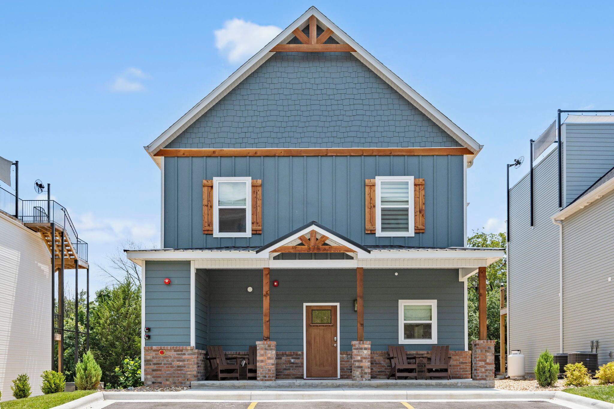 FREE Tickets-Rooftop Deck w/ Table Rock Lake Views, Hot Tub & Fire Pit!