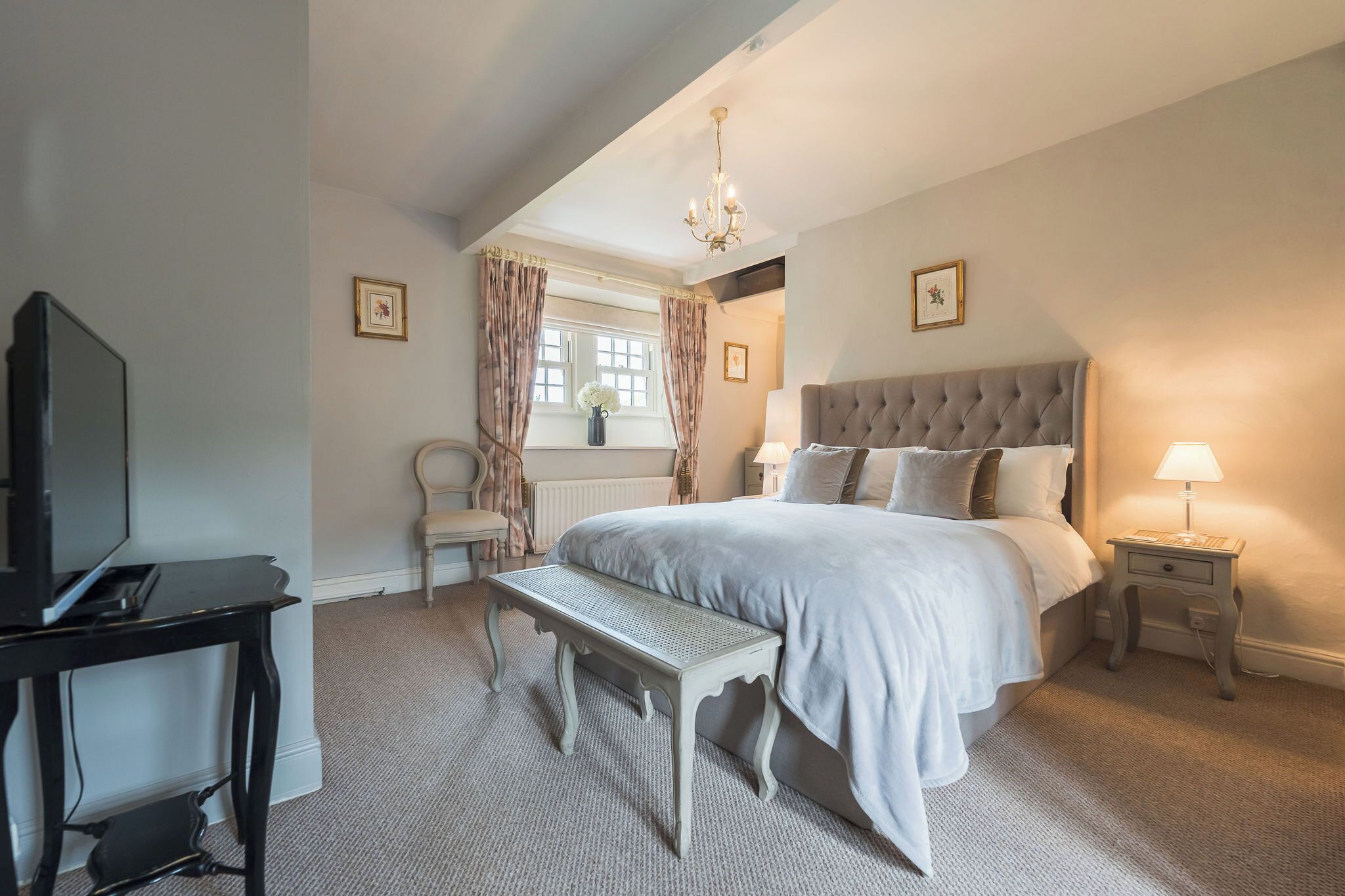 6 bedrooms, desk, iron/ironing board, free WiFi