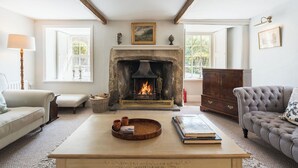 Smart TV, fireplace, DVD player, books - Grade 2 listed country home sleeping 12 with hot tub and annex (Yorkshire Dales)