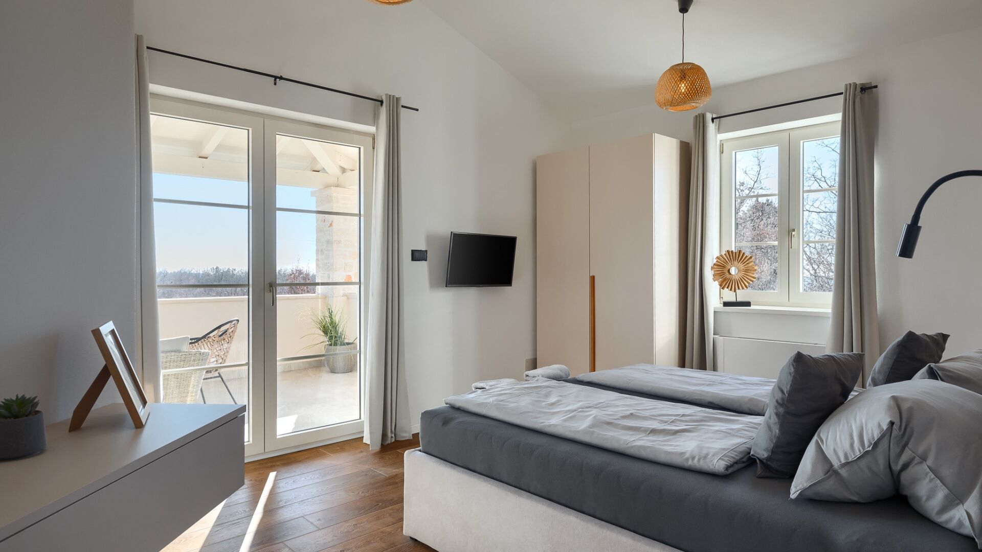 4 habitaciones, tabla de planchar con plancha y wifi gratis 