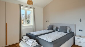 4 bedrooms, iron/ironing board, free WiFi, bed sheets - Villa LeGro by Villas Guide (Rapavel)