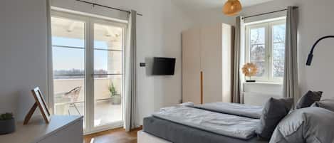4 bedrooms, iron/ironing board, free WiFi, bed sheets
