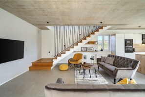 TV - Villa LeGro by Villas Guide (Rapavel)