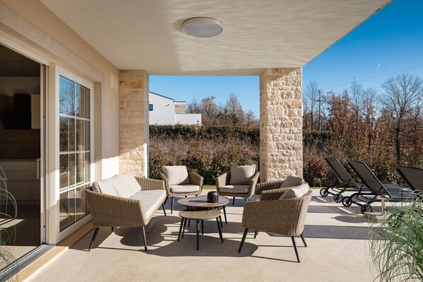 Terrace/patio - Villa LeGro by Villas Guide (Rapavel)