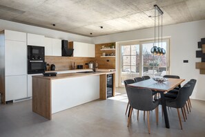 Fridge, microwave, oven, dishwasher - Villa LeGro by Villas Guide (Rapavel)