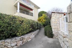 Property grounds - Light and cozy apartment with a view and shared pool! (Nice)