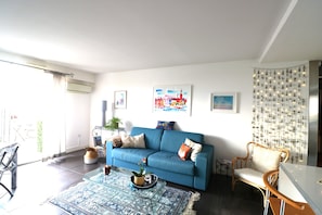 Smart TV - Light and cozy apartment with a view and shared pool! (Nice)
