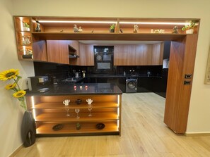 Refrigerador, microondas, horno y lavavajillas 
