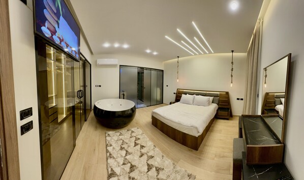 3 bedrooms, in-room safe, iron/ironing board, WiFi
