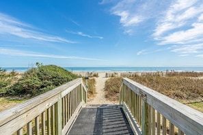 On the beach - Compass Cove Resort Unit 1252 - Oceanfront (Myrtle Beach)