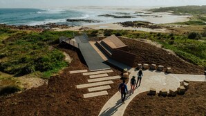 An outdoor area with a concrete pathway leading to a viewing platform overlooking the ocean. - Four bedroom  in Australia, Anna Bay (Anna Bay)