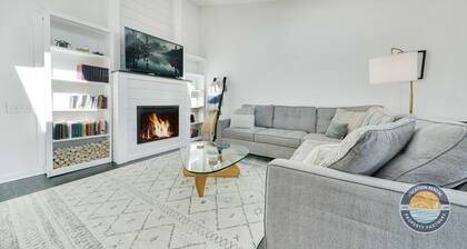 Lake Geneva Retreat Sleeps 8 with Fireplace