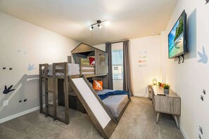 6 habitaciones, tabla de planchar con plancha, cuna de viaje y wifi 