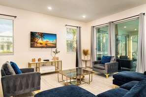 TV, offices - Modern 6BR Retreat Private Pool Near Disney (Kissimmee)