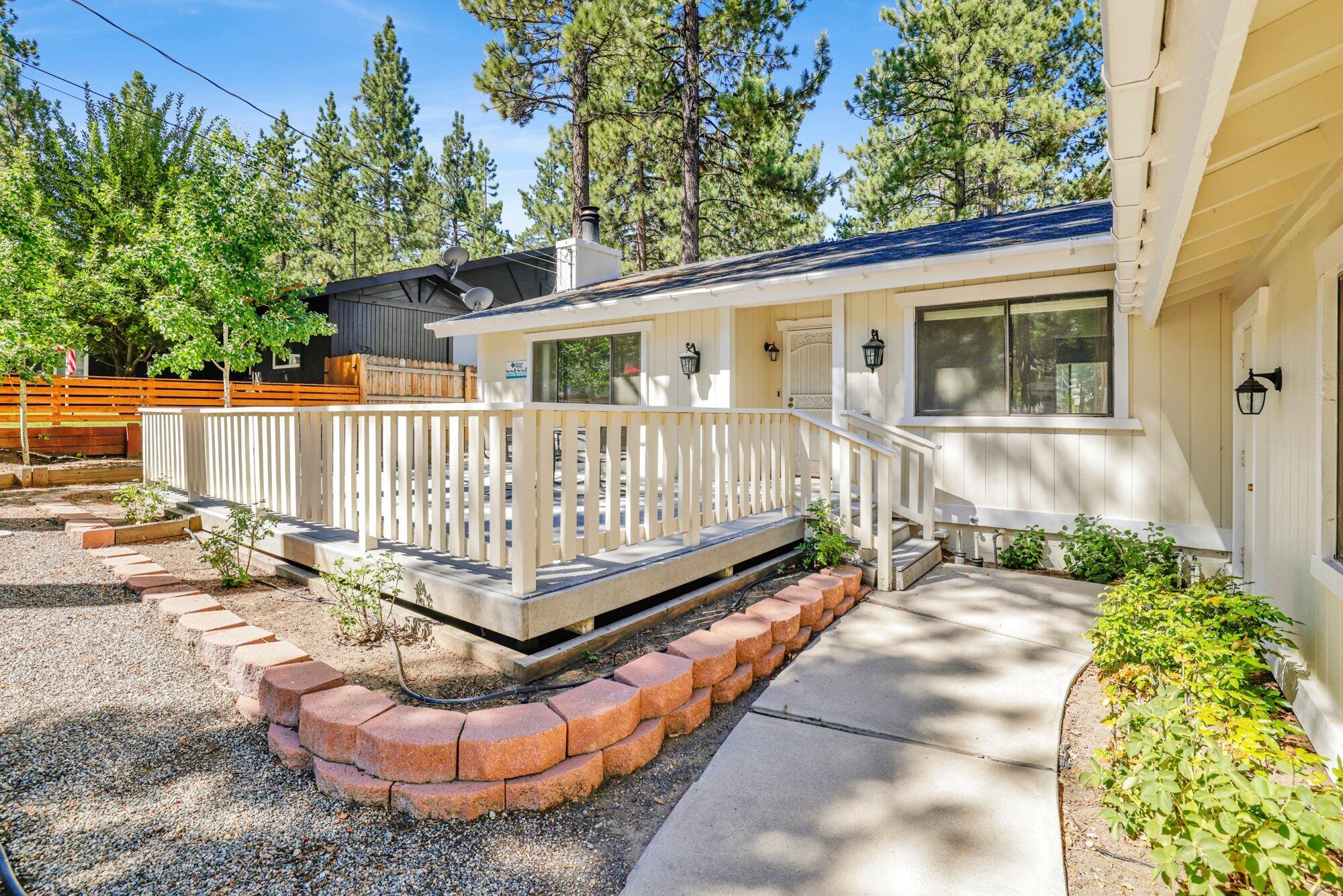 Spacious and Relaxing Bear City Modern Retreat Cottage