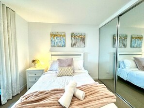 1 chambre, fer et planche à repasser, Wi-Fi, literie fournie
