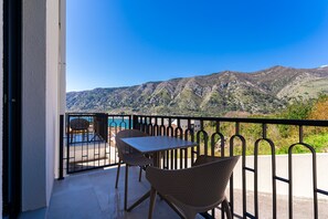 Outdoor dining - Coastal Bliss 1BdrApt w/ Kotor Bay view & terrace (Dobrota)