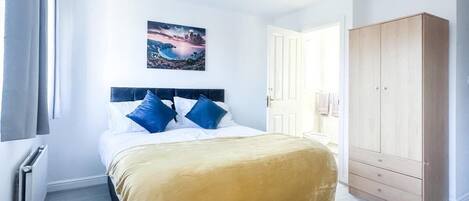 6 chambres, fer et planche à repasser, Wi-Fi, draps fournis