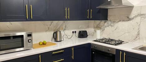 Ferienhaus | Eigene Küche | Kühlschrank, Mikrowelle, Ofen, Herdplatte