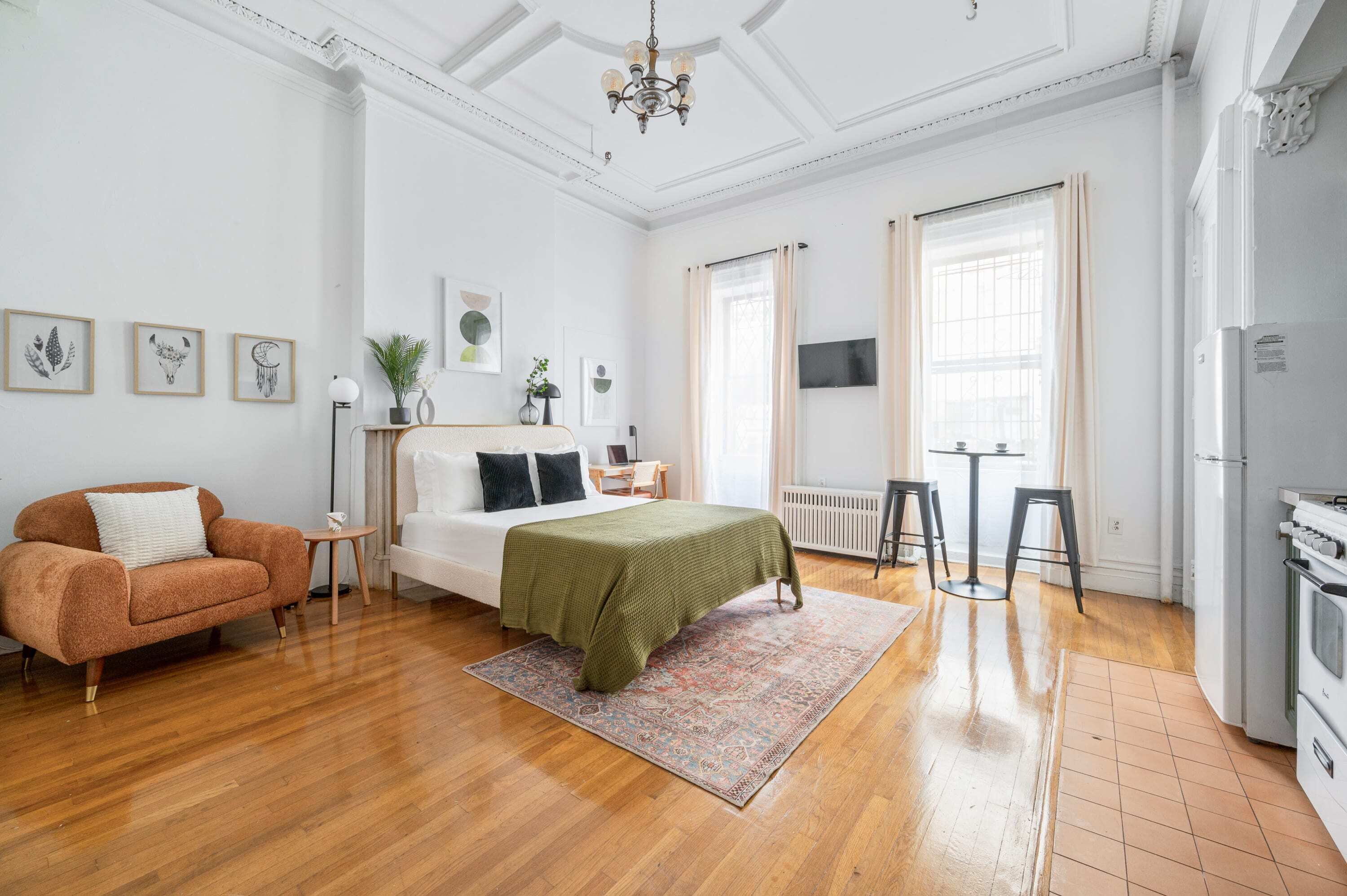 Studio with a high ceiling Open space