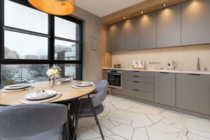 Kühlschrank, Ofen, Herdplatte, Geschirrspüler