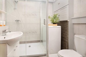 Dusche, Haartrockner, Shampoo