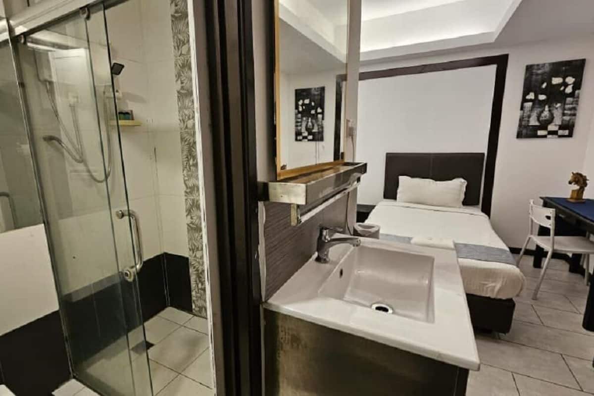 Superior háromágyas szoba | Fürdőszoba | Ingyenes piperecikkek