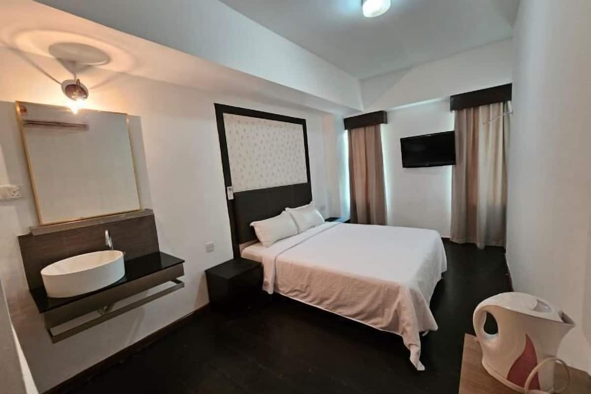 1 habitación, escritorio y wifi gratis