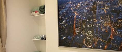 1 habitación, tabla de planchar con plancha, wifi y ropa de cama