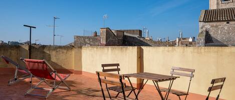 تناول الطعام بالخارج