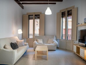 TV - Charming apartment in historic center - guests (Torredembarra)