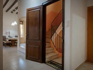 Interior - Charming apartment in historic center - guests (Torredembarra)