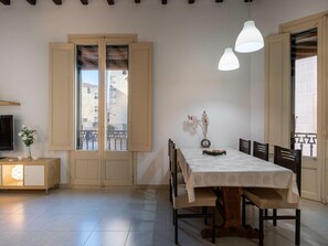 Dining - Charming apartment in historic center - guests (Torredembarra)