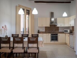 Microwave, oven, dishwasher, coffee/tea maker