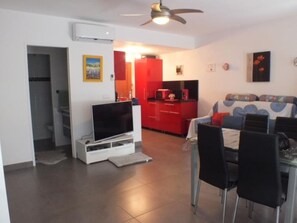 TV - Studio for 2/4 with pool, near the beach in Roses (Roses)