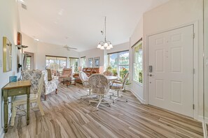 TV - Tropical Villa ~ 2 bed / 2 bath in Estero, FL (Estero)