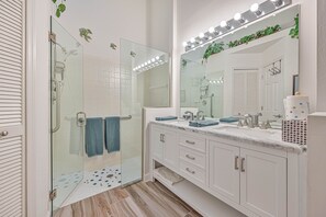 Shower, hair dryer, towels - Tropical Villa ~ 2 bed / 2 bath in Estero, FL (Estero)