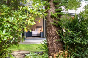 Terrace/patio - Penyrorsedd : Modern 3‑Bed Cottage with Snowdonia Views in Star | Managed by Anglesey Holiday Lettin (Star)