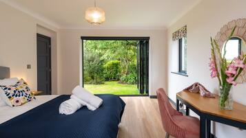 3 bedrooms, iron/ironing board, travel cot, free WiFi