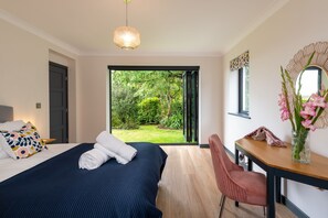 3 bedrooms, iron/ironing board, travel crib, free WiFi - Penyrorsedd : Modern 3‑Bed Cottage with Snowdonia Views in Star | Managed by Anglesey Holiday Lettin (Star)