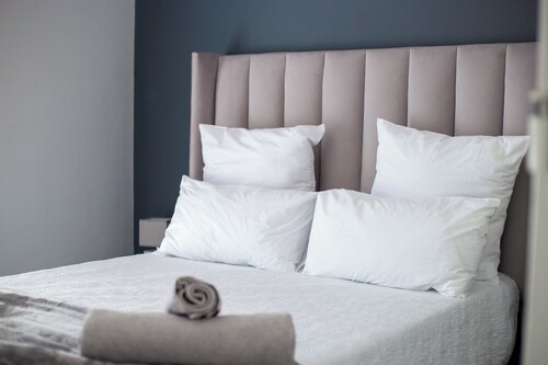 5hrs back up power, Aircon, Uncapped & unlimted WIFI,5km from Blouberg beach. 