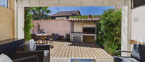 屋外ダイニングエリア