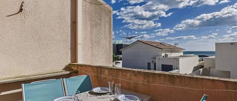 屋外ダイニングエリア