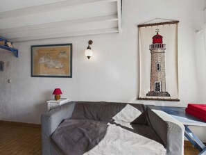 TV - 2-Room Apartment with Mezzanine, Terrace, and Private Parking - 150m from the Beach! (Le Grau d'Agde)