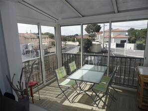 Dining - Studio loft with loggia, sleeps 4, private parking (Le Grau d'Agde)
