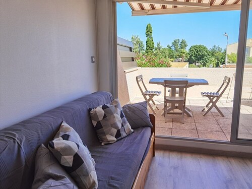 2-Room Air-Conditioned Apartment with Terrace and Private Parking, Rated 2 Stars