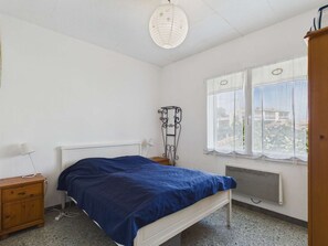 2 bedrooms - Spacious 3-Room Apt for 6, near Beach & Shops, Balcony, TV, Fully Equipped Kitchen (Le Grau d'Agde)
