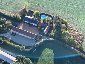 Exterior - Charming Countryside Retreat with Pool, Near Solesmes Abbey (Solesmes)